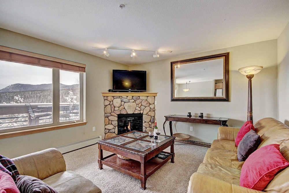 Beautiful Mountain Views From This Cozy Ski Condo With Available Hot Tub! 522 Watch Hill - Frisco, CO