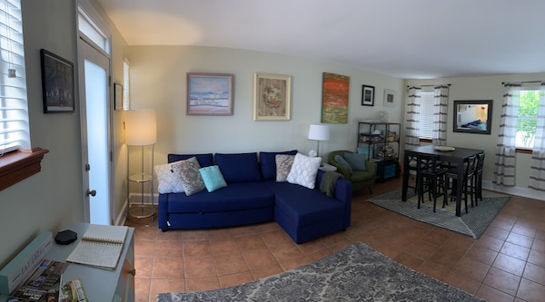 Garden District Condo - Steps To Magazine And St. Charles (Off Street Parking) - Metairie, LA
