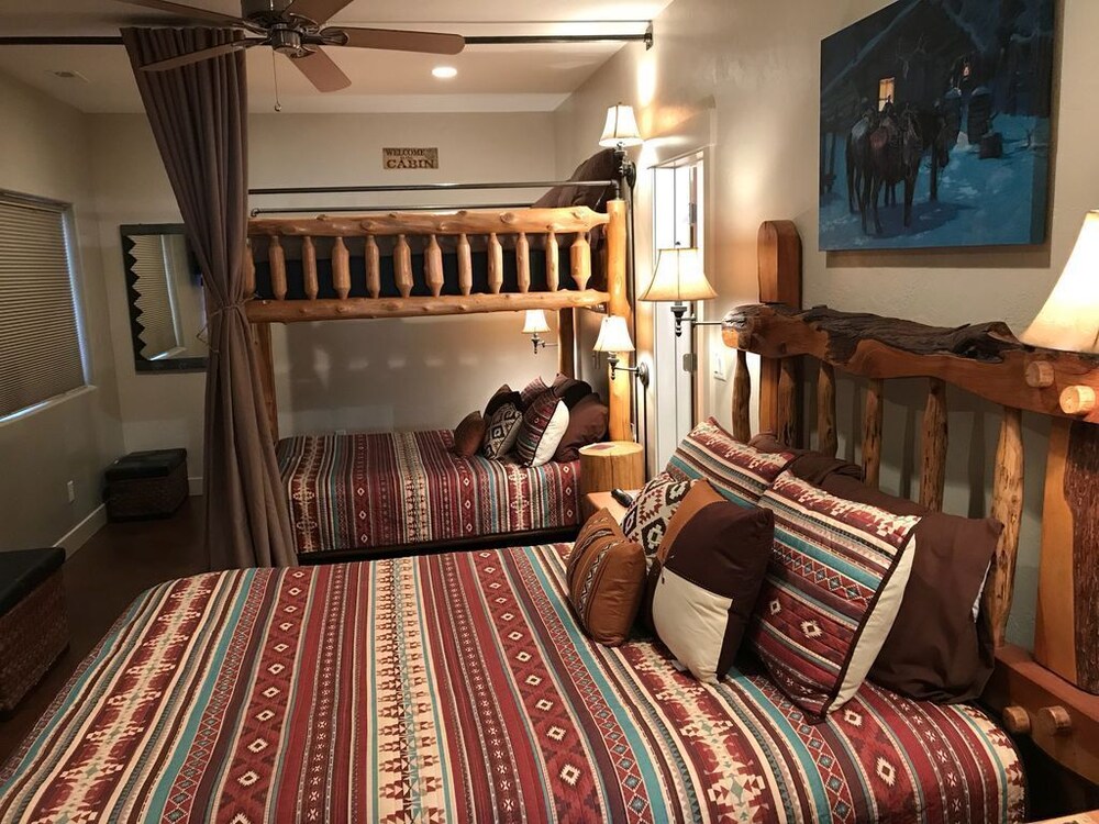Moab Ut Village Pl,  Private Hot Tub, Luxury 3 Suites, Sleeps 13, Cancel Free* - Canyonlands National Park