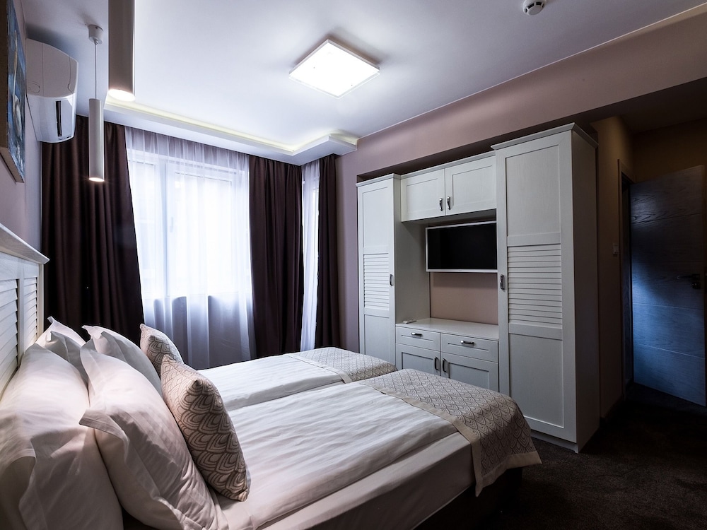 Caro Apartments & Rooms - Warna