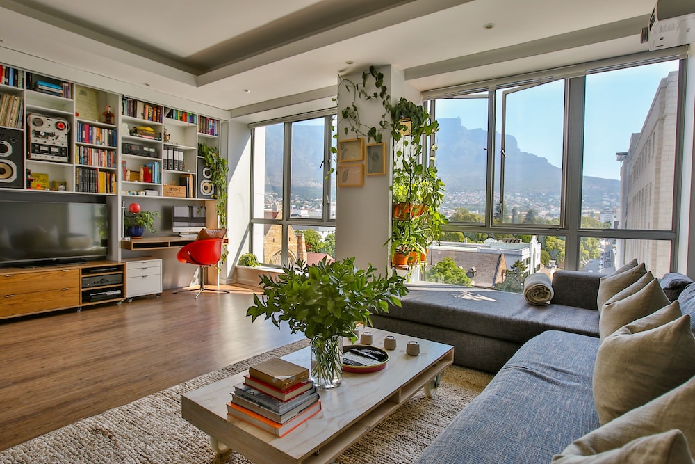 Large Luxury Apartment With Stunning Mountain Views, Swimming Pool, Gym, Cinema - Claremont