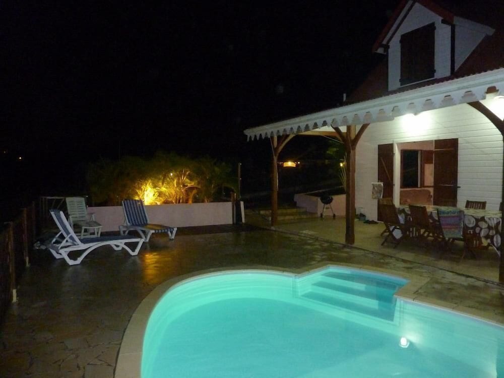 Villa Creole Confortable Avec Piscine Et Vue Caraïbe Au Calme...détente Assuree - Martinique