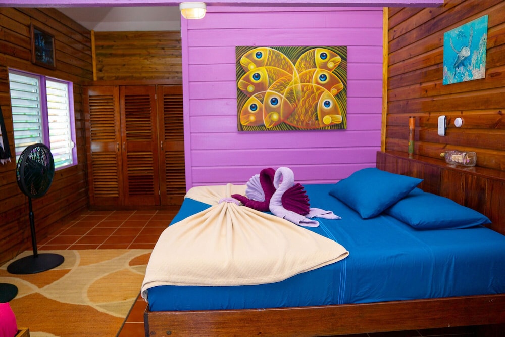 Purple Octopus Suite At King Lewey's Island Resort, Placencia Cayes, Belize - Placencia