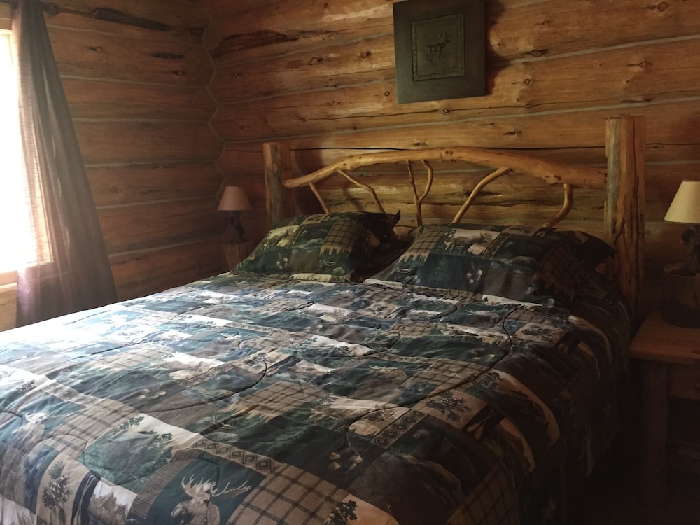 True Log Cabin - The Happy Place - Almost Heaven! Close To Skiing And Lake!! - McCall, ID