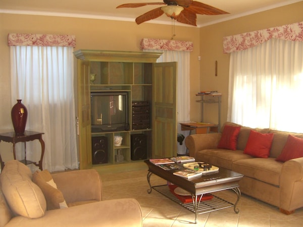 A Private Cottage Just Steps Away From The Beach And Hip Strip - Montego Bay