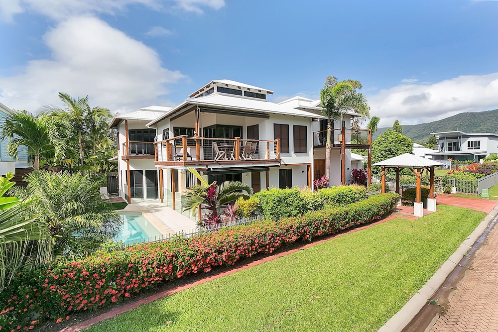 Beachcomber Holiday House - Cairns
