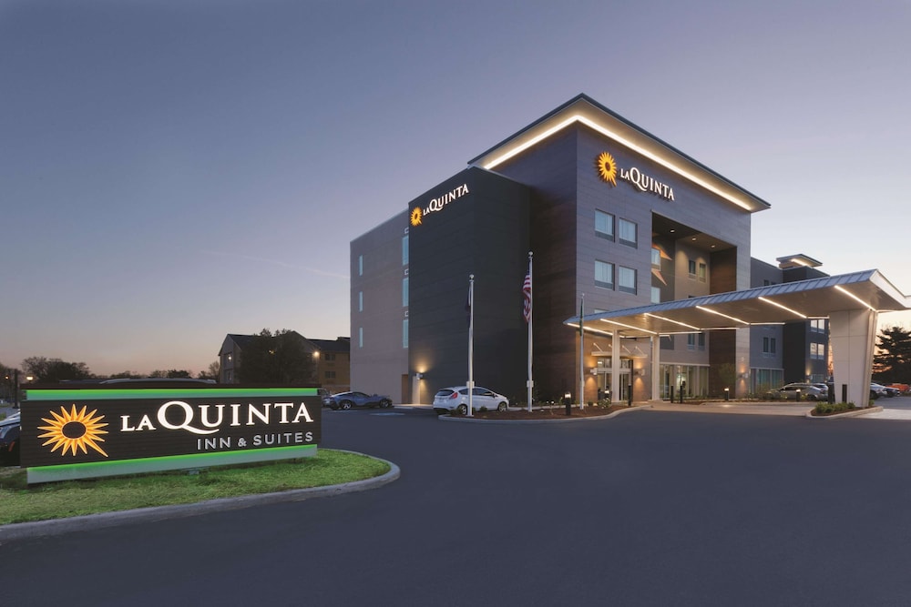 La Quinta Inn & Suites By Wyndham Terre Haute - Indiana