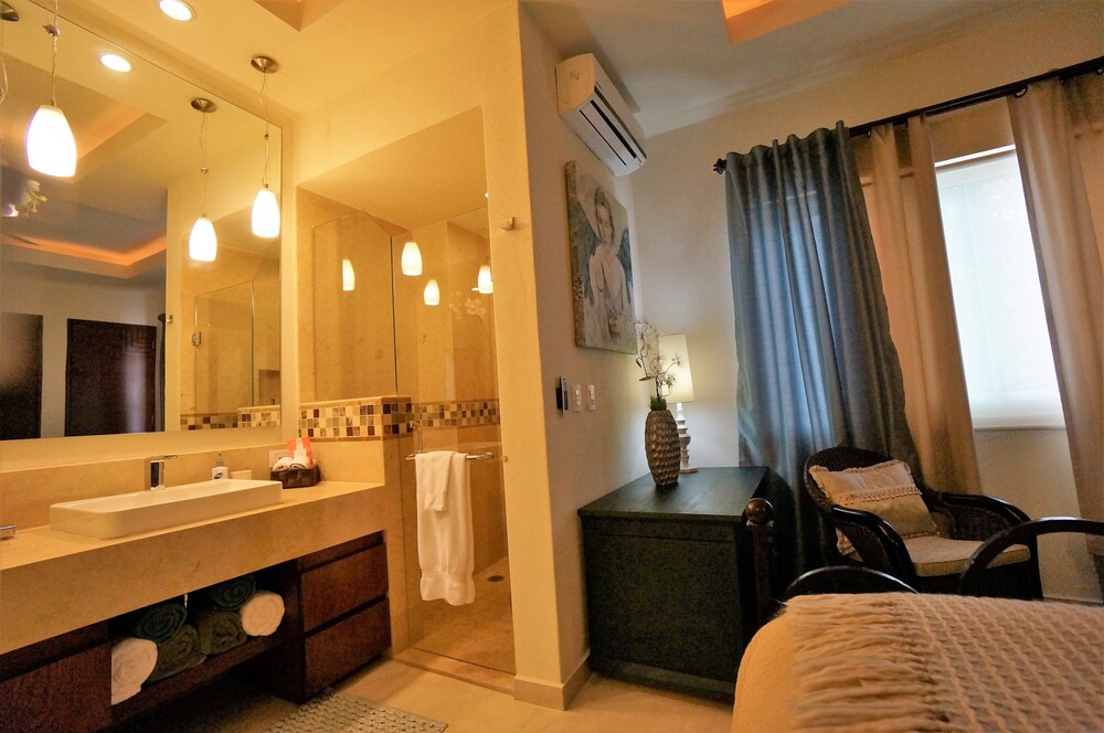 Amazing 5* 1br 2ba 5min To Beach Fab Rooftop Pool & Jacuzzi By Restaurant Row. - Conchas Chinas