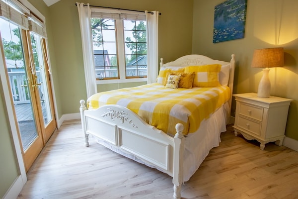 7 Schlafzimmer Insgesamt Umfasst Sowohl Die Queen Bee Und Buzz Inn - Michigan City, IN