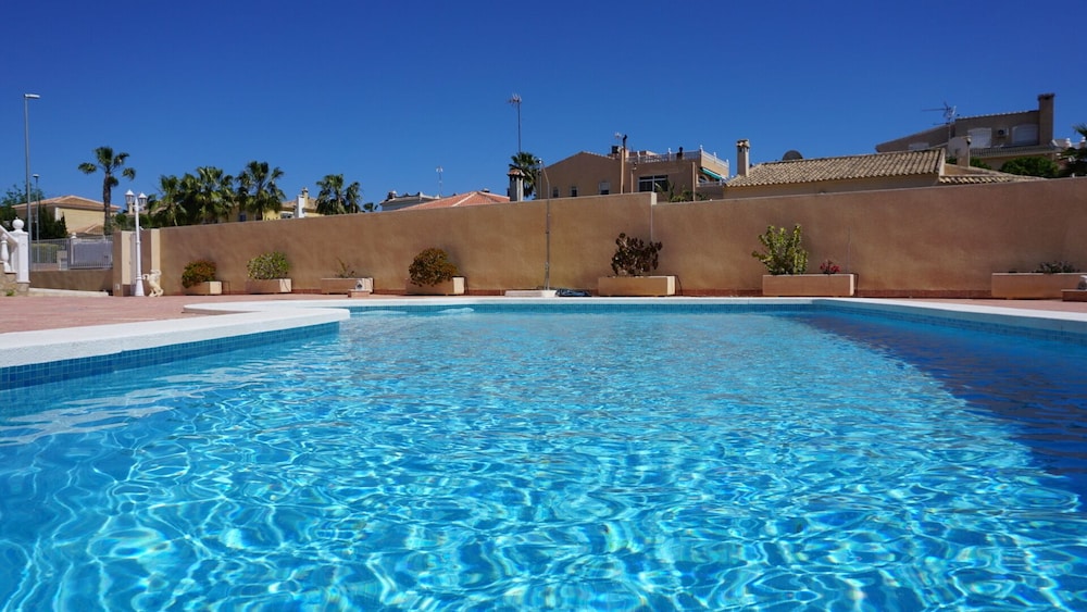Alicante Villa With Air-con And A Private Pool With Large Secure Tiled Sun Area - Rojales