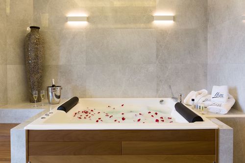 Lebanon Hotels and rooms with jacuzzi or hot tub cozycozy