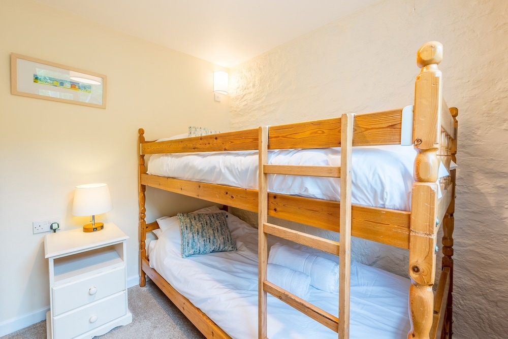 Fox Park Cottage - Sleeps 4 Guests  In 2 Bedrooms - Crackington Haven