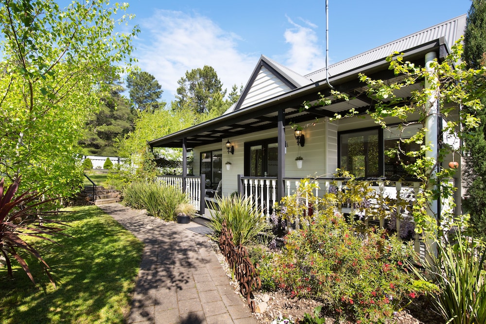 Cottage 4a. This Divine One Bedroom Cottage Encapsulates All That Is Daylesford. - Daylesford