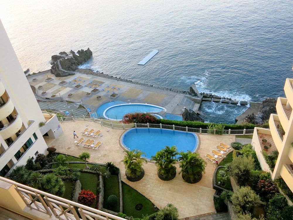 Finest Rentals - Beachfront Penthouse - Madeira Island