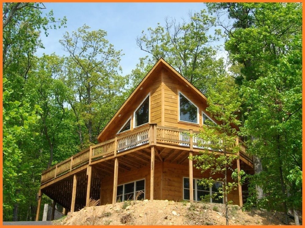 Log Cabin Home With Mountain And Ski Slope Views - Massanutten, VA