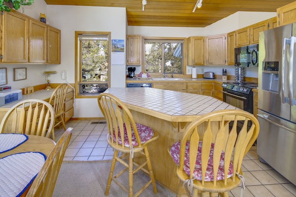 Classic Sunriver Home With A\/c, Hot Tub, Large Deck - White Elm 29 - Sunriver