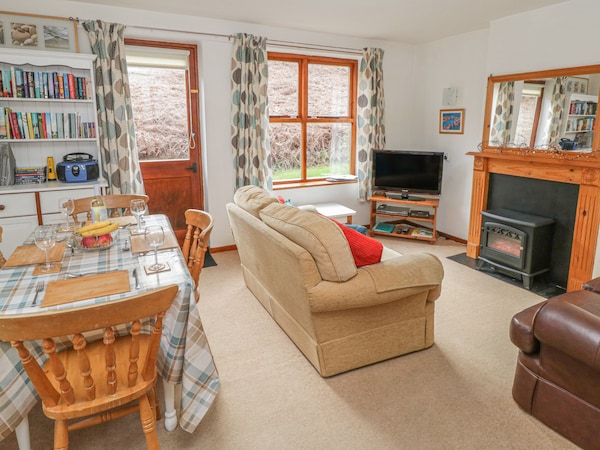 Waterside Cottage, Pet Friendly, With A Garden In Whitby - Goathland
