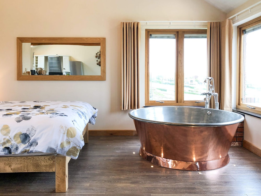 5 Star Gold Award Apartment With Large Copper Spa Bath - Crackington Haven