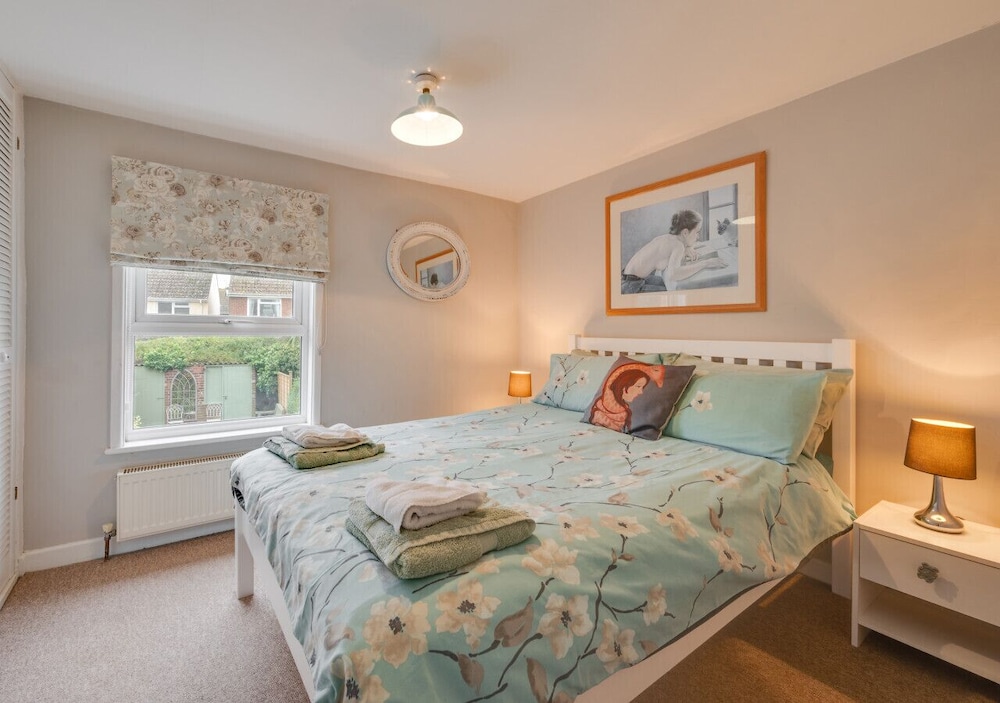 Lazyjacks - Two Bedroom House, Sleeps 4 - Aldeburgh Beach