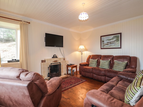 Bayview House, Family Friendly, Character Holiday Cottage In Carbost - Skye