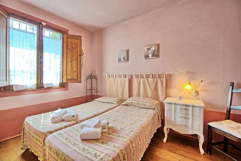 Villa En Sciano Con 3 Habitaciones, Capacidad 6 - Poggibonsi