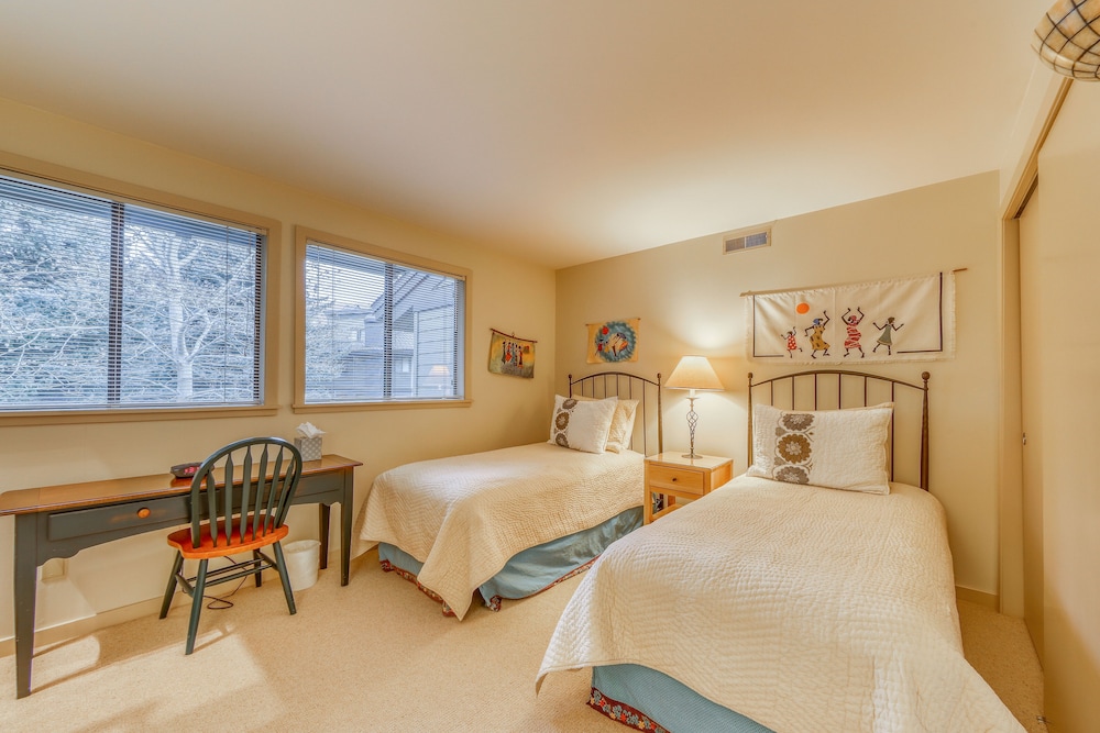 Updated 2br Mountainview | Pool | Hot Tub - Sun Valley, ID