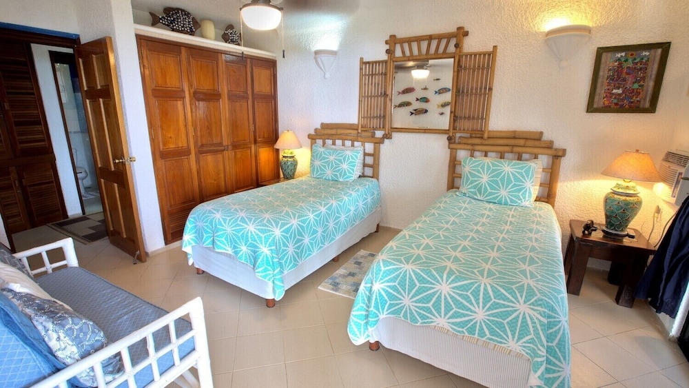 Precioso Condominio Frente Al Mar De 2 Dormitorios / 2ba.  Comunidad Cerrada - Piscina, Wifi, Ac - Akumal