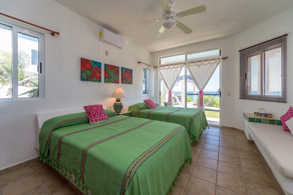 4.5 Bedroom Oceanfront Home With Pool, Ac, Wifi. Cook Available. - Akumal