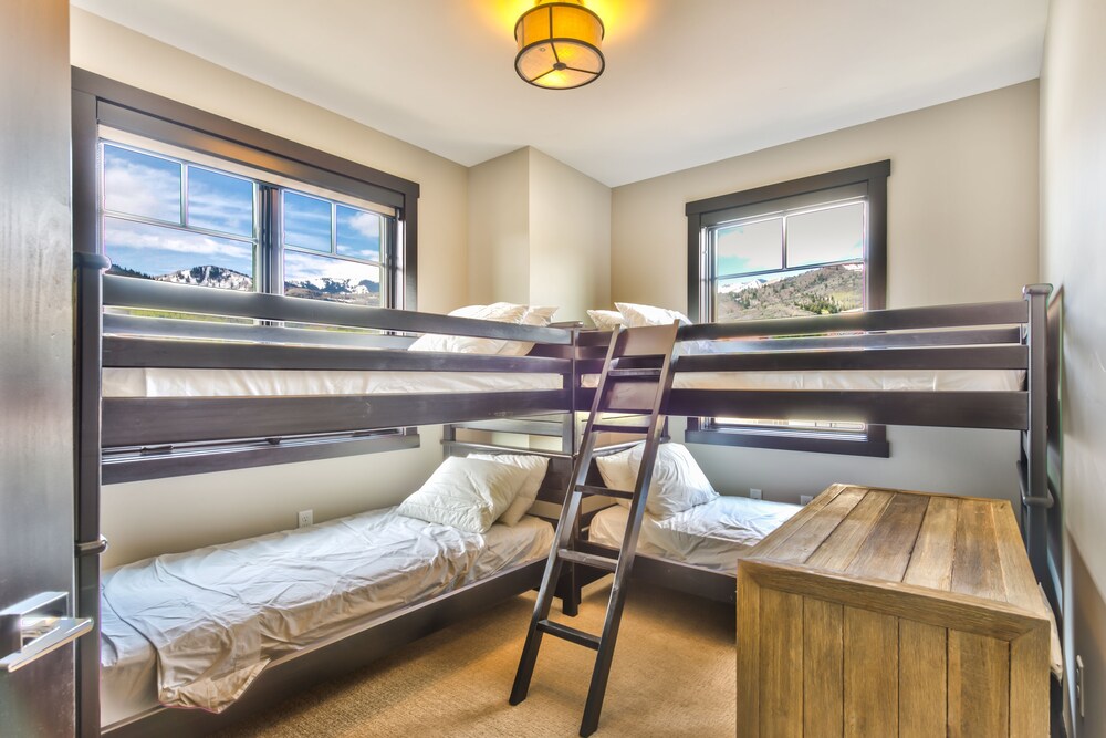 Modern Townhome With Outdoor Recreation & Community Amenities! Park City Blackstone 17 - 알타