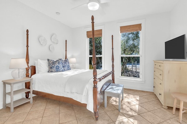 In Seagrove "Sugaree" Is A 1brm Guest Cottage Steps To The Beach! - Seaside, FL