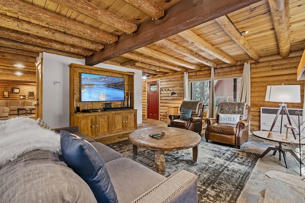 Tahoe Donner Log Cabin With Private Hot Tub - Donner Lake, CA