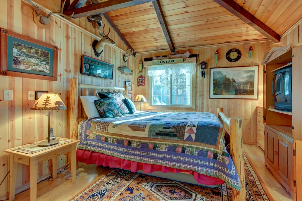 Charming Dog-friendly Cabin With Hot Tub,pool, & Sharc Passes - Oregon