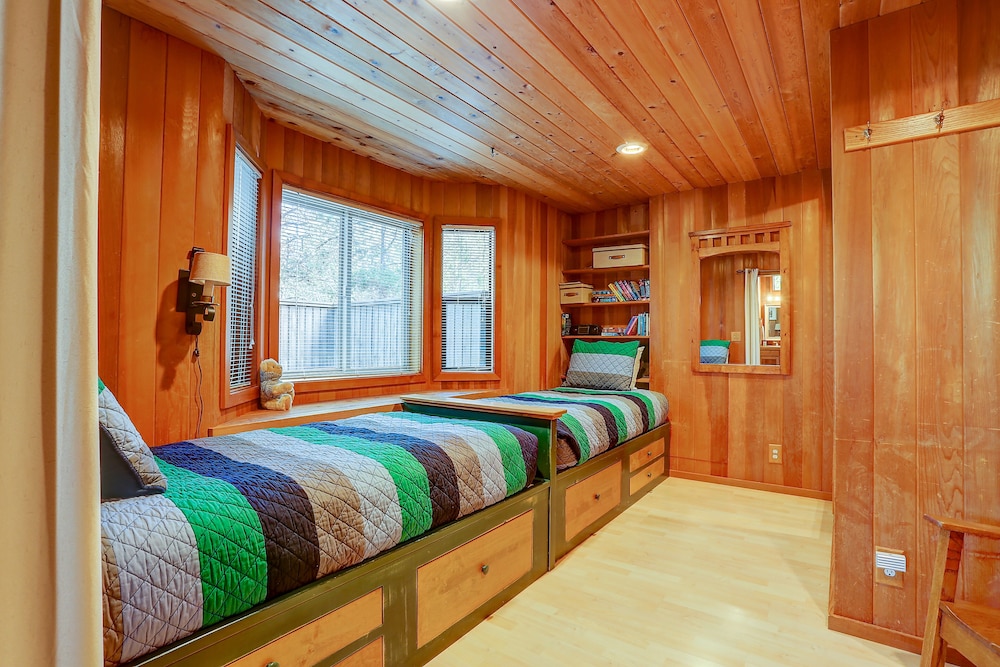 Gorgeous Cabin - Hot Tub, A/c, Shuffleboard, Sharc Passes, King Suites - Sunriver, OR