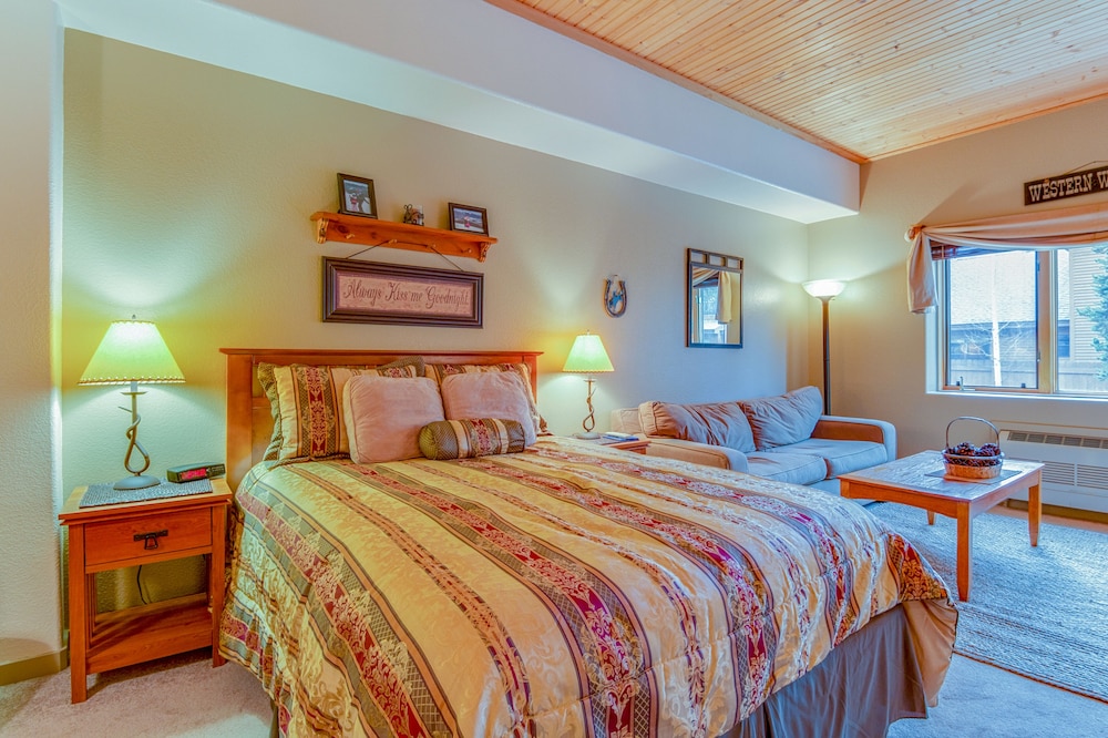 Cute, Cozy Studio With Wifi, Pool & Hot Tub - Walk To Slopes - Summit County, CO