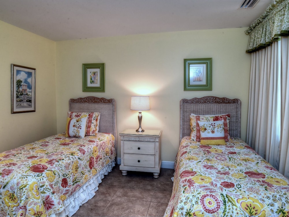 Peaceful And Relaxing Lakeside Villa Minutes From The Beach! 5067 Bw - Santa Rosa Beach, FL