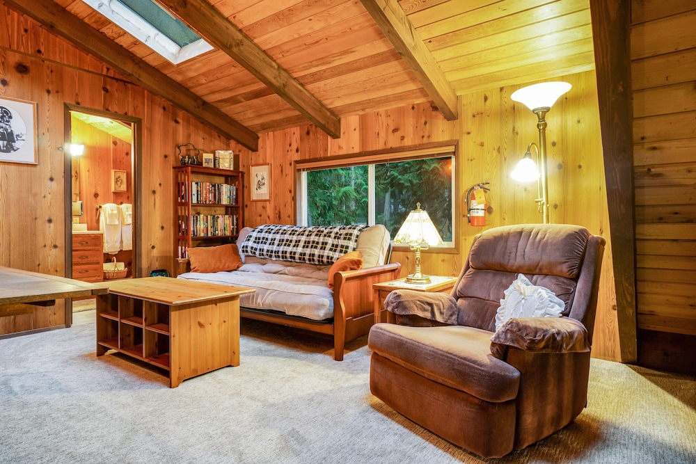 Cozy & Quiet Cabin W/ Natural Beauty - Prime Locale On Southern Lopez Island - Lopez Island, WA
