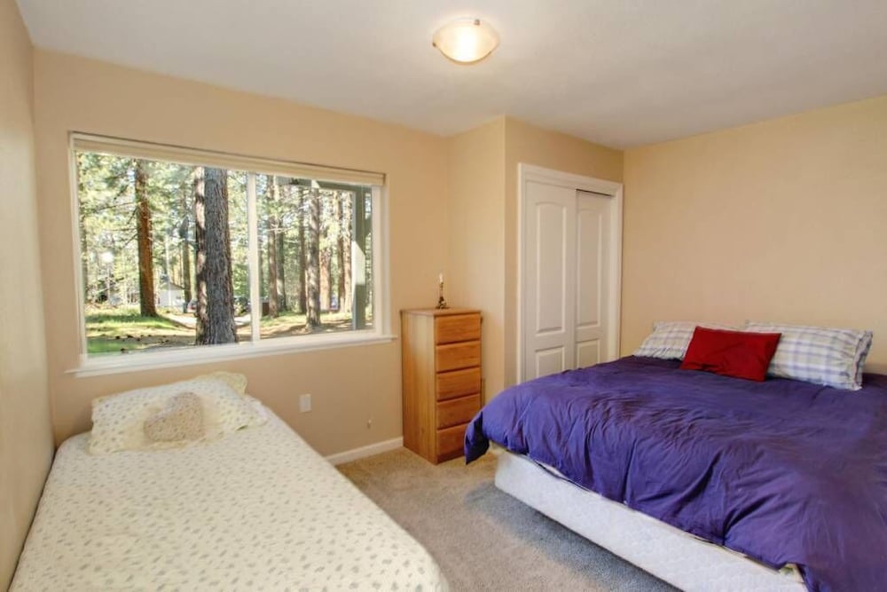 1489o 4 Bedroom Tahoe Home Set On  A Huge Lot - South Lake Tahoe, CA