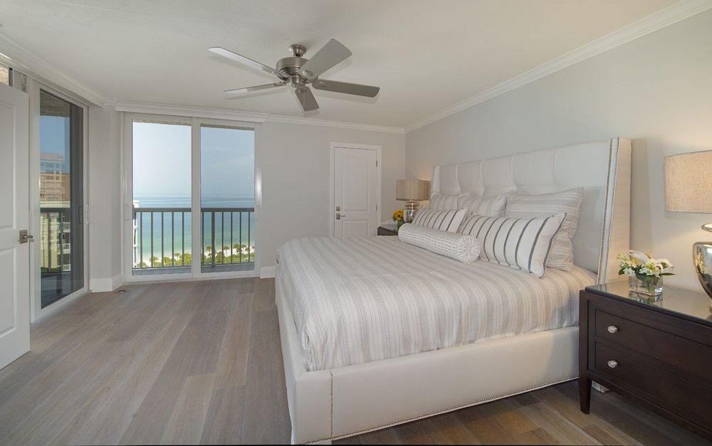 Newly Renovated 11th Floor Condo That Has It All Incredible Panoramic Views - Public Beach, Naples