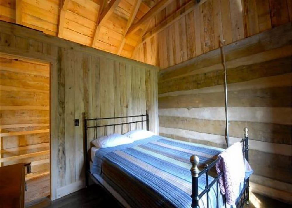 Orndorff Cabin | 2br, 1ba, Fireplace, 1800's Cabin - Farmington, PA