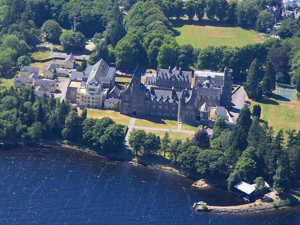 Old School Apartments With A View - Loch Ness