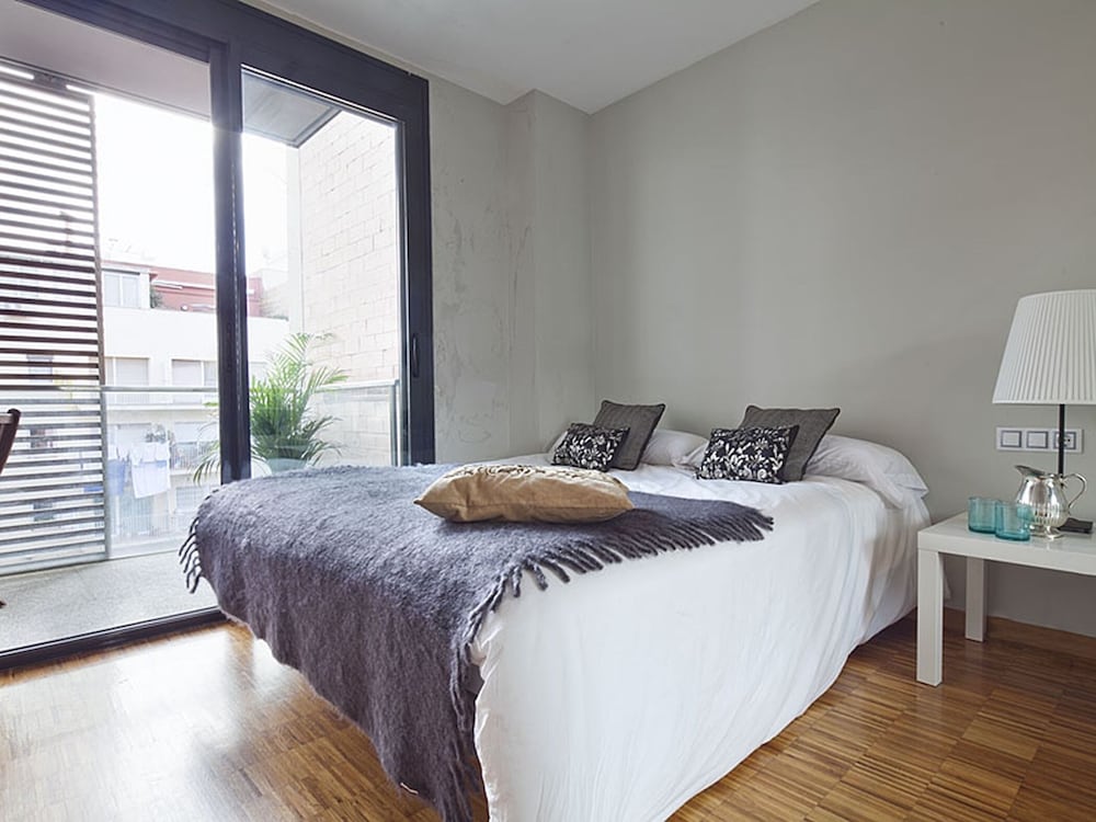 Offerta: Appartamento Nel Centro Con Terrazza A Barcellona Per 6- Wi-fi Gratuito! - La Floresta