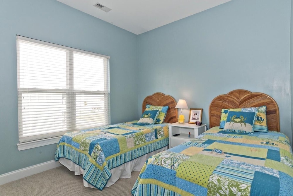 4 Bedroom Townhome 1 Block From Beach - Carolina Beach, NC