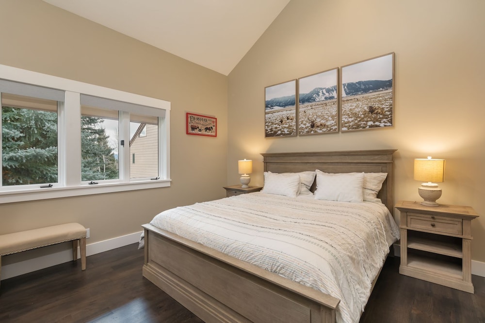 Wind River 6: Beautifully Renovated Townhome - Walk To Lift - Jackson Hole, Wyoming