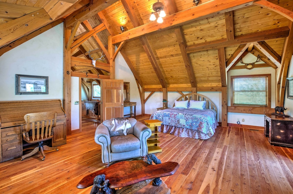 Stunning Silesia Home, Horse Boarding + River View - Yellowstone County