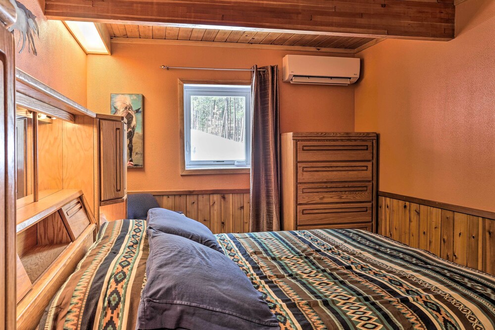 Modern Black Hills Cabin W/ Loft & Wraparound Deck - Keystone, SD