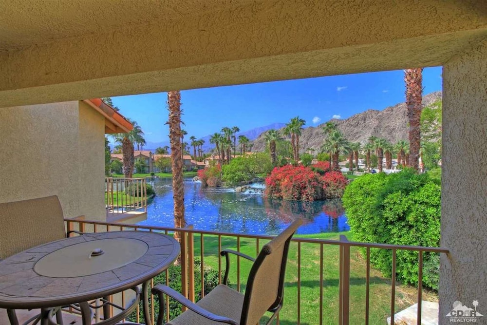 $1 Million Views - Serene Resort Condo - Pets Ok, 100mb Wifi, Patio/bbq On Lake - La Quinta