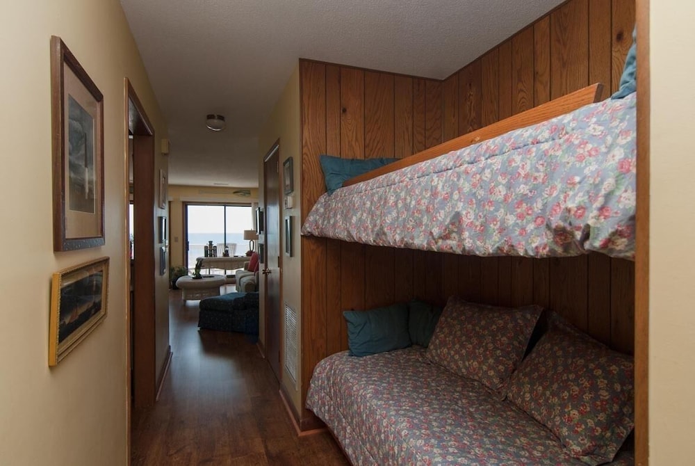 1 Bedroom Oceanfront Condo In The Riggings! - Kure Beach, NC