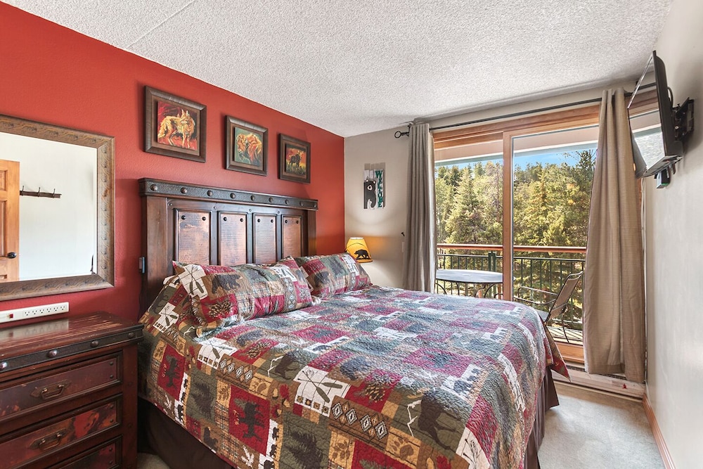 Downtown Breckenridge Condo! Hike-in/hike-out, Hot Tubs, Walk To Everything! - Copper Mountain, CO