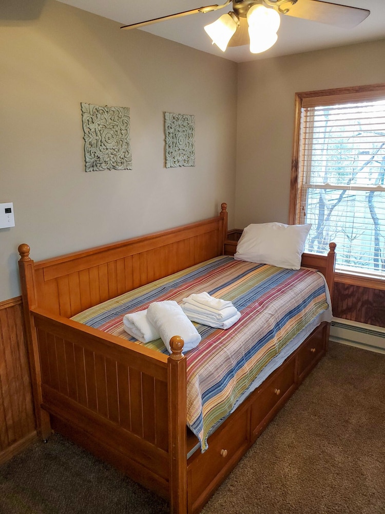 Lodge "Cascade" De 6 Dormitorios. Chimenea Exterior De Gas, Bañera De Hidromasaje, Mesa De Billar, Wifi - Albrightsville, PA
