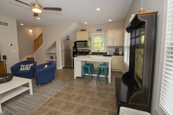 Family Paradise! Walk To Beach Plus Heated Pool - Michigan City, IN